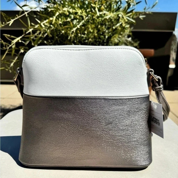 NWT Crossbody Tassel Zipper Puller Accent Two Tone Bag WHITE - Picture 8 of 13